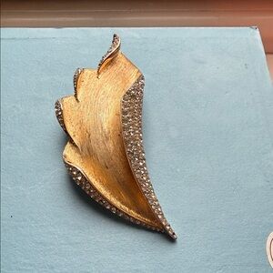 Alfred Philippe Trifari Brooch Brushed Gold Pave Rhinestones Pin Rare!!!